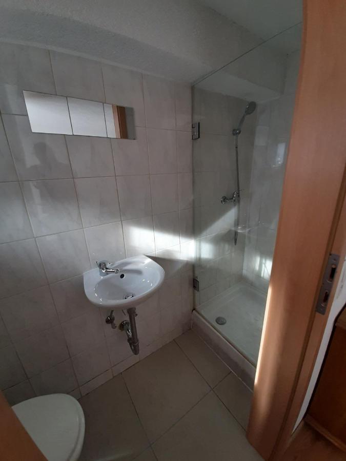 Birkenhard Biberach-Riss-Zimmer-Frei, Einzel-Zimmer Bad Kueche מראה חיצוני תמונה